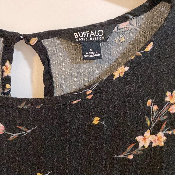 Buffalo David Bitton Tie Front Top- Size S - Picture 4 of 6